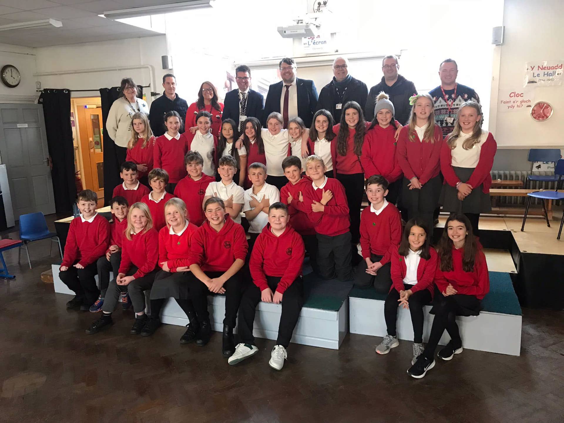 disgyblion ysgol gynradd newton